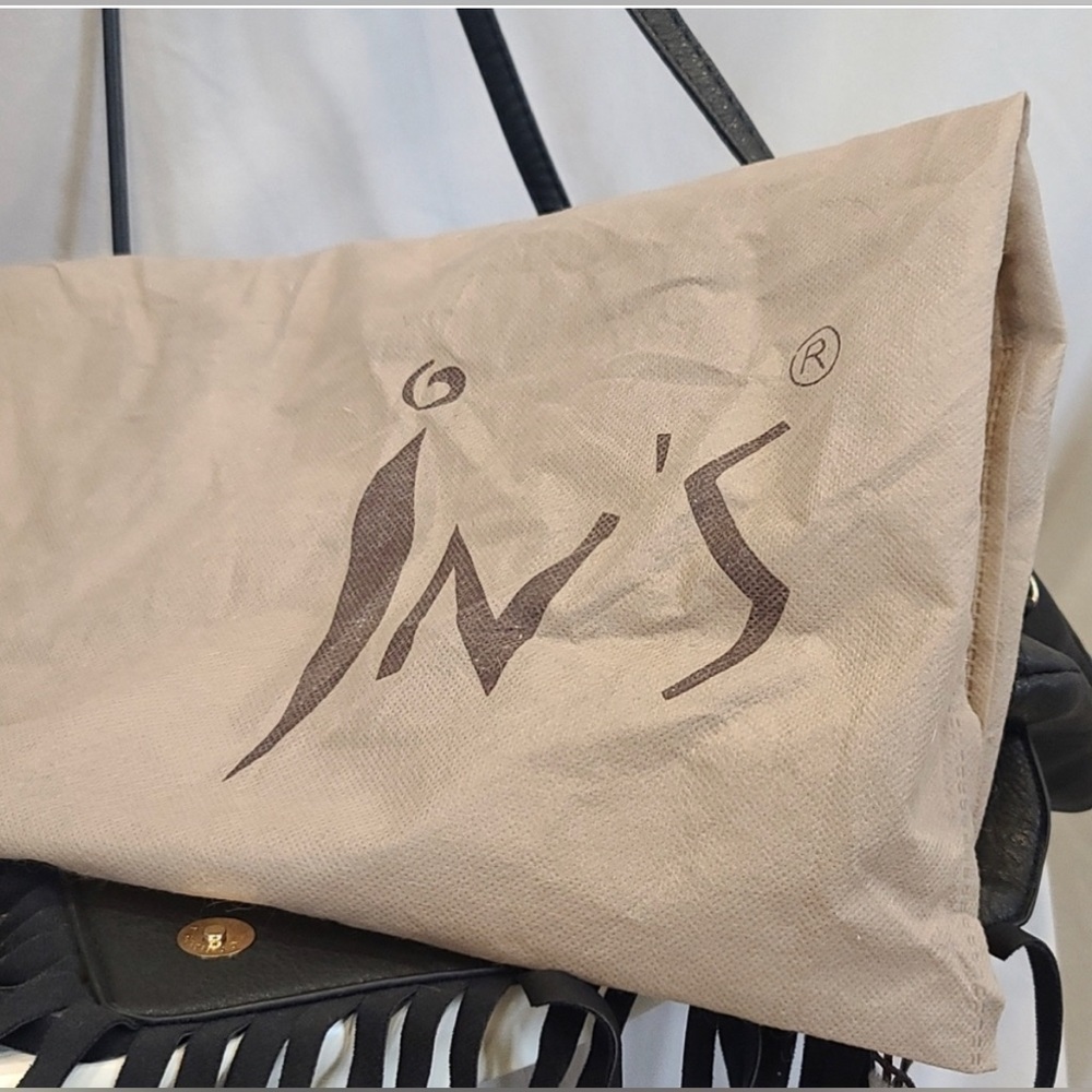 ๐ค STUNNING! leather,black purse w/gold detail,brand new. BONUS! Bag is included - Picture 8 of 8